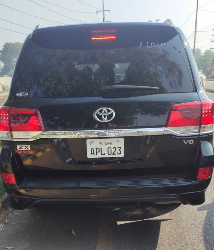 ETNCDGOP's tweet photo. لاہور: 14 نومبر 2023 محکمہ ایکسائز اینڈ ٹیکسیشن پنجاب کا روڈ چیکنگ کے دوران غیر رجسٹرڈ گاڑیوں کے خلاف کریک ڈاؤن۔ غیر رجسٹرڈ اور واجب الادا ٹوکن ٹیکس کی صورت میں گاڑیوں کو شکنجہ لگا دیا گیا-تکلیف سے بچنے کے لیے اپنی گاڑی کو رجسٹرڈ کروائیں اور ٹوکن ٹیکس بروقت ادا کریں۔ https://t.co/ZceJtUZSyu