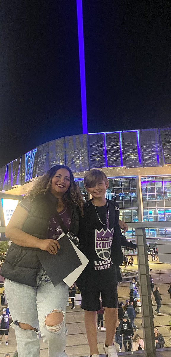 TVNewsKathy's tweet photo. My phone died last night. But @SacramentoKings won! And my son got to watch them #LightTheBeam on his first game! 💜 https://t.co/M6mEBqzVip