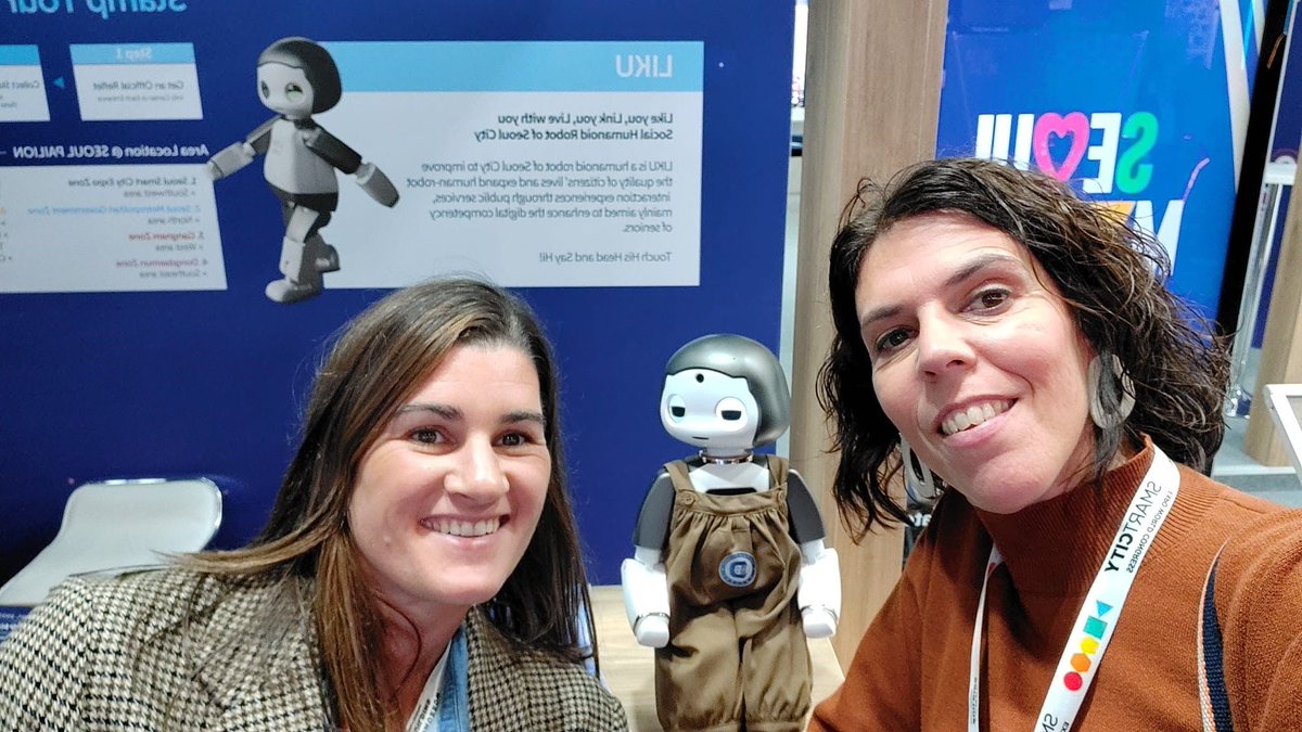 AGE_PlatformEU's tweet image. "Urban planning for and with older people" - that is the mission of @UrbanageH2020! 🏙️👨‍🦳👩‍🦳 

@smartcityexpo provided a fantastic platform for AGE and #URBANAGE to advocate for inclusive age-friendly cities.

🔎Curious to learn more? bit.ly/3ugR69h 
#SCEWC23