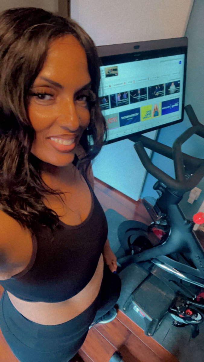 CarlaMorrisShow's tweet photo. Who’s working out with me today! 🩷 https://t.co/Tex5SdlOjG
