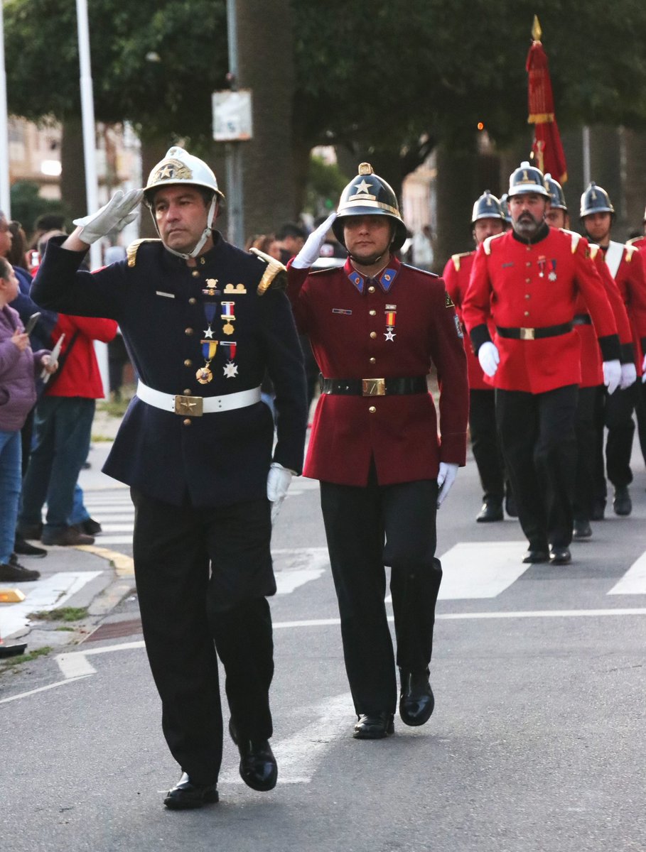 Un honroso recuerdo a aquellos valientes que entregaron su vida en aras de proteger a los demás. Cada 13 de noviembre, rendimos tributo a nuestros héroes caídos, los bomberos que sacrificaron todo por el bienestar y la seguridad de nuestra comunidad.

<a href="/CBV1851/">Bomberos Valparaíso</a>
