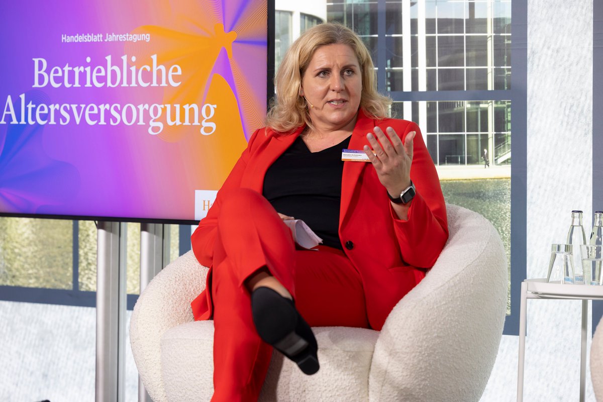 MetallRente (@metallrente) on Twitter photo MetallRente-GF Kerstin Schminke heute auf dem Panel bei der <a href="/handelsblatt/">Handelsblatt</a> #bAV-Tagung in Berlin: „Gerade in der bAV wird immer noch zu viel vermischt und falsch wiedergegeben. Das verunsichert die Menschen.“ MetallRente-GF Kerstin Schminke heute auf dem Panel bei der <a href="/handelsblatt/">Handelsblatt</a> #bAV-Tagung in Berlin: „Gerade in der bAV wird immer noch zu viel vermischt und falsch wiedergegeben. Das verunsichert die Menschen.“