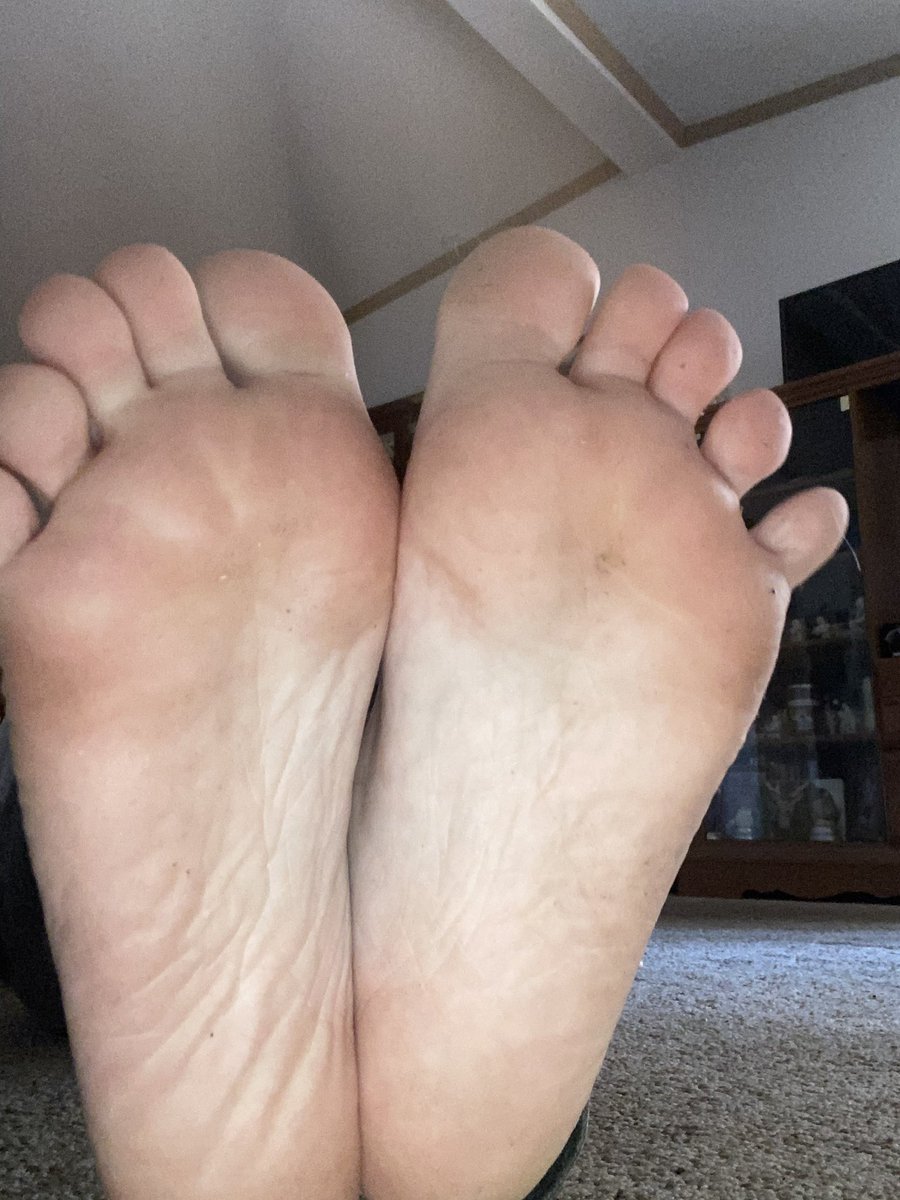 n0ella_'s tweet photo. #feetworshiΜp #feetcontent #fetishrequest #buyingcontent #sellingcontent #findomfeet https://t.co/5VjaVVOJPD