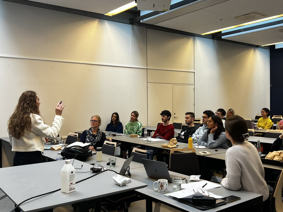 Our research intensive week continues with Annetta Grant from Bucknell university who shared her work on multi-species assemblages &amp; transformative encounters. Thanks to Annetta for a great talk &amp; our students for leading the discussion with well thought out questions after.
