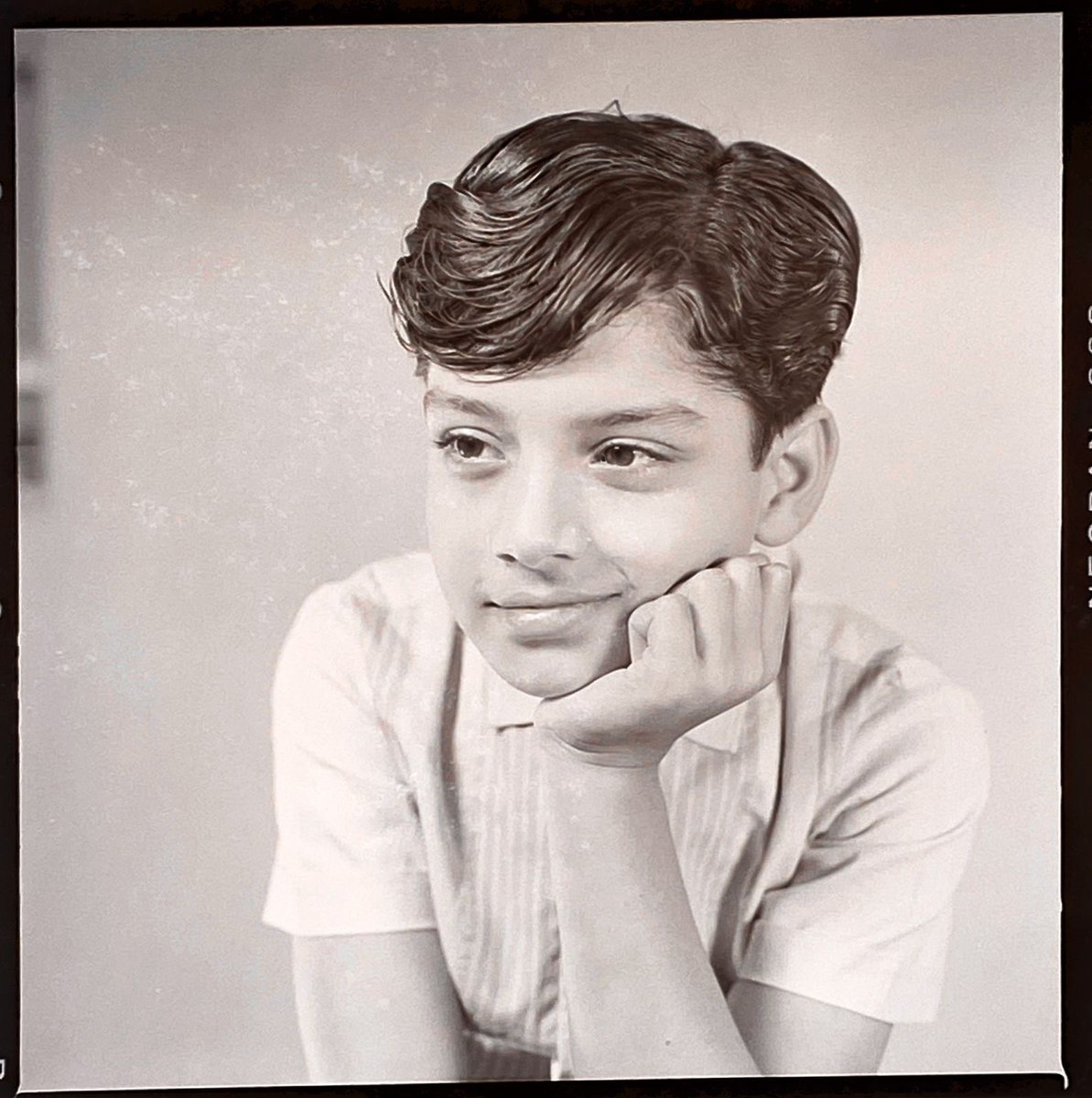 Papa 10 years old. Had already acted in approx 40 films as a child actor by this time. My grandfather took him for some portraits . He hated his hair style . But posed like a star ⭐️ 😊

#SachinPilgaonkar #ChildrensDay