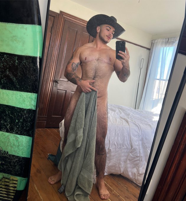 Watch Apollo Moon🏳️‍⚧️'s leaked NSFW photo on TwXstars