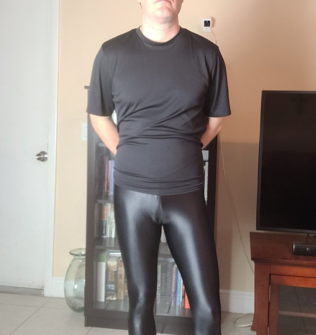 My spandex workout outfit for today. #lycra https://t.co/npPnKVbVqG<a href="/tag/lycra"class="tags">#lycra</a>
