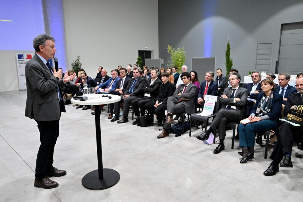 regiongrandest's tweet photo. Grand Est Région Verte : une déclinaison régionale du programme national de planification #écologique, en concertation avec les habitants du territoire 🤝
En présence de @ChristopheBechu et de @Prefet67, @Franck_LEROY_ lance la consultation citoyenne de la Région #GrandEst 👇 https://t.co/jvWAs5tMt0