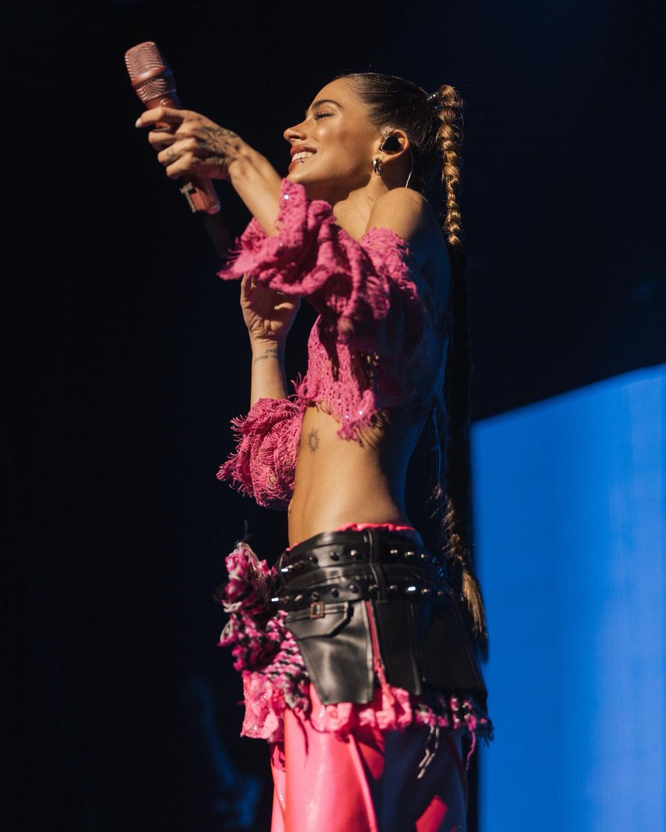 The only way to spend #TiniTuesday is at a @TiniStoessel show... 🩷 Anyone else missiing #TiniTour2023 already!?