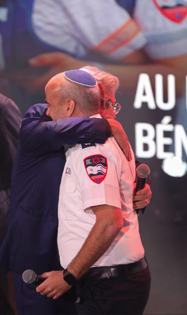 Une soirée de solidarité avec Israël et le MDA s'est déroulée hier, avec le Président Nicolas Sarkozy. Un moment de débat crucial, soutenant Israël dans son combat antiterroriste, luttant contre l'antisémitisme et soutenant les ONG, notamment le MDA, engagé depuis le 7 octobre.