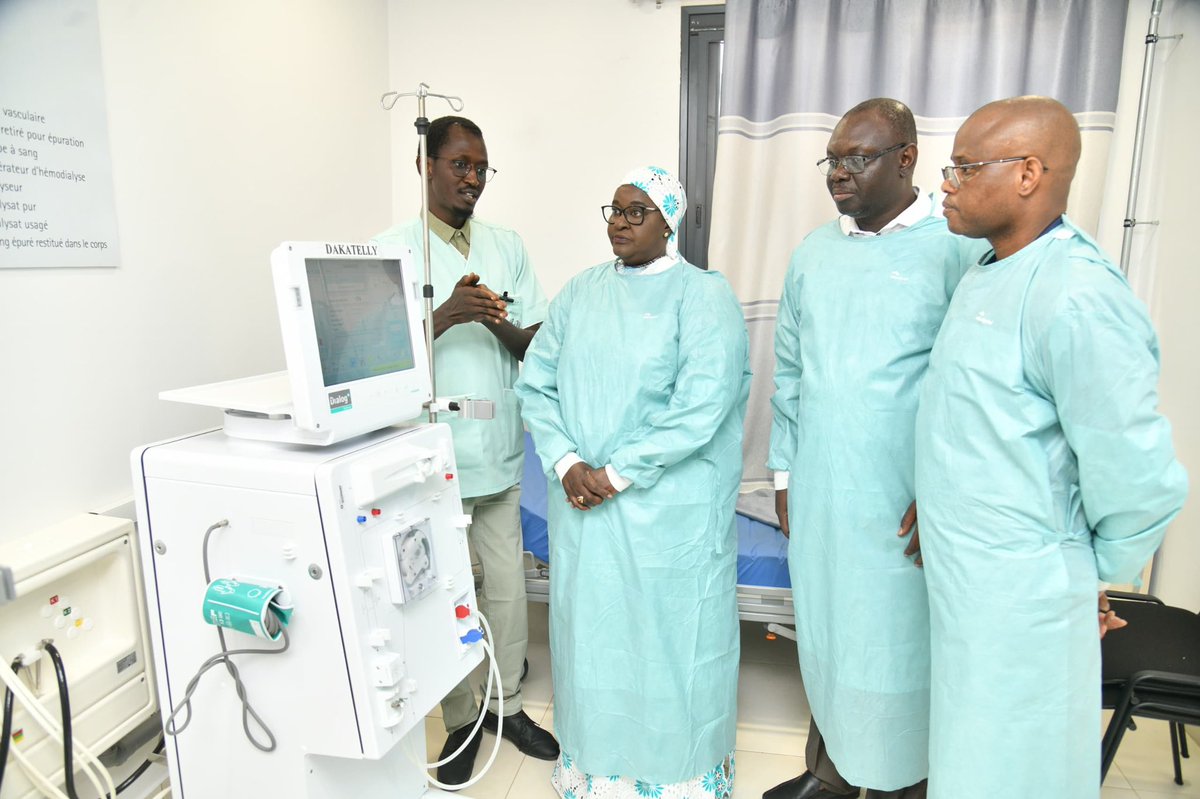 L’hôpital Régional Amath Dansokho de #Kedougou étrenne son unité de dialyse composée de 12 générateurs . Elle a été inaugurée , ce mardi, par le #MSAS, Dr Marie Khemesse Ngom Ndiaye en marge du conseil présidentiel décentralisé présidé par Chef de l’Etat @Macky_Sall #cov19sn