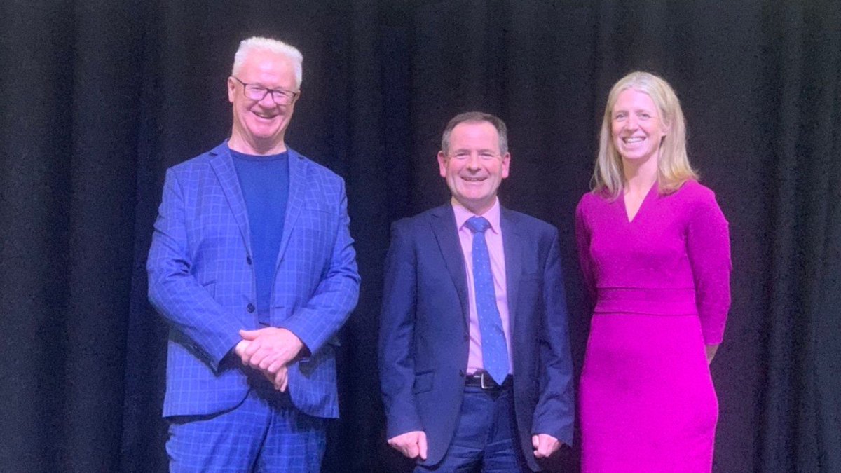 SolentNHSTrust's tweet image. Yesterday, Executive leaders and Board members from Fusion member organisations (Solent NHS Trust, @Southern_NHSFT and @IOWNHS) signed the Full Business Case for the new organisation. 

Learn more 👉 buff.ly/46dufsr 

#ProjectFusion
