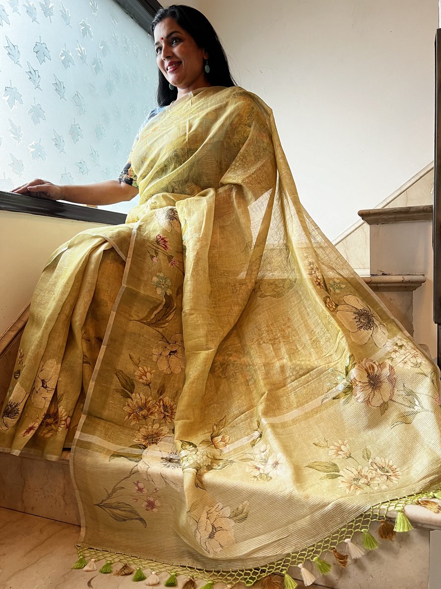 sohumsutras's tweet image. Chic vibes in smart ombré floral hues on linen canvas. Unveiling the artistry of digital print, adorned with playful tassels
For more details, contact us on:
WhatsApp +919810530027 ( wa.me/message/IMETRH… )
OR
linktr.ee/sohum_sutras #LinenSaree #DigitalPrintMagic #TasselTwist
