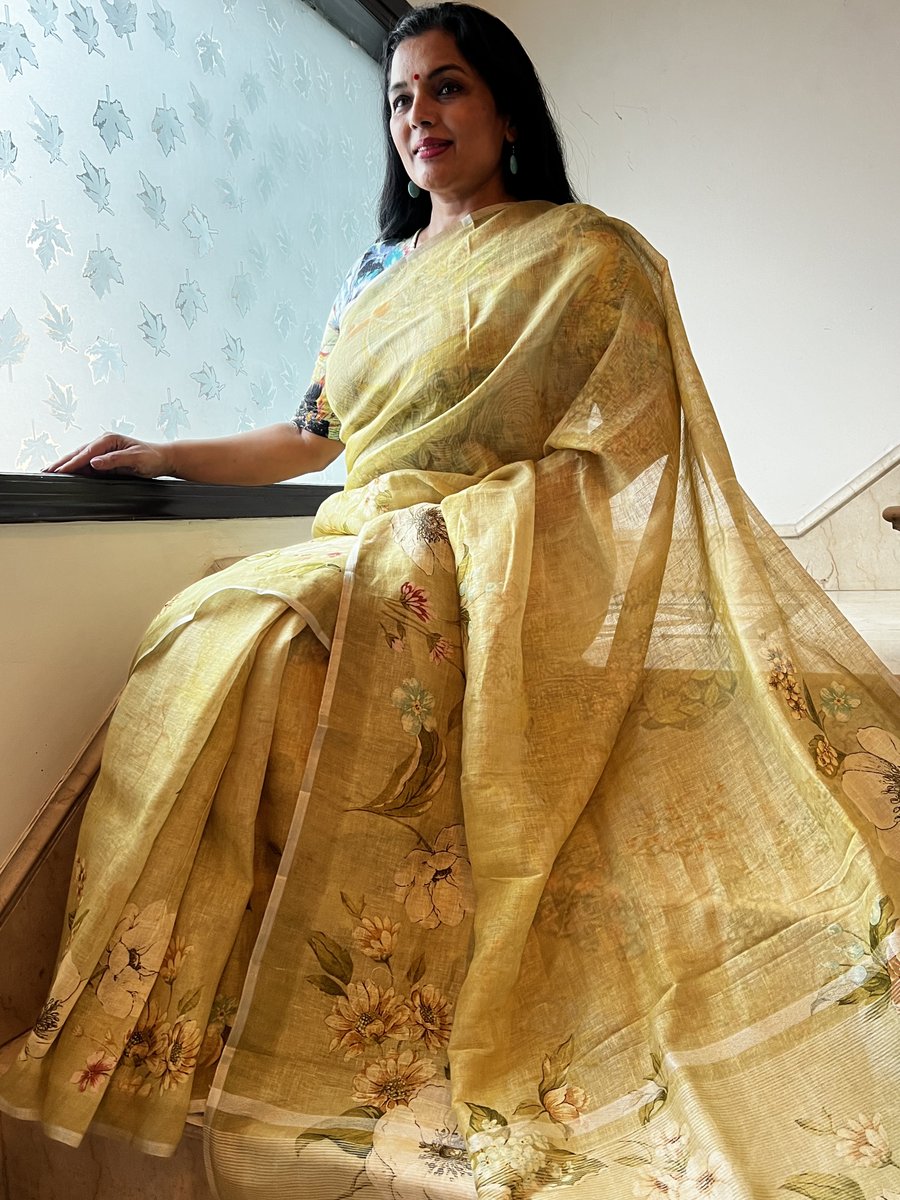 sohumsutras's tweet image. Chic vibes in smart ombré floral hues on linen canvas. Unveiling the artistry of digital print, adorned with playful tassels
For more details, contact us on:
WhatsApp +919810530027 ( wa.me/message/IMETRH… )
OR
linktr.ee/sohum_sutras #LinenSaree #DigitalPrintMagic #TasselTwist