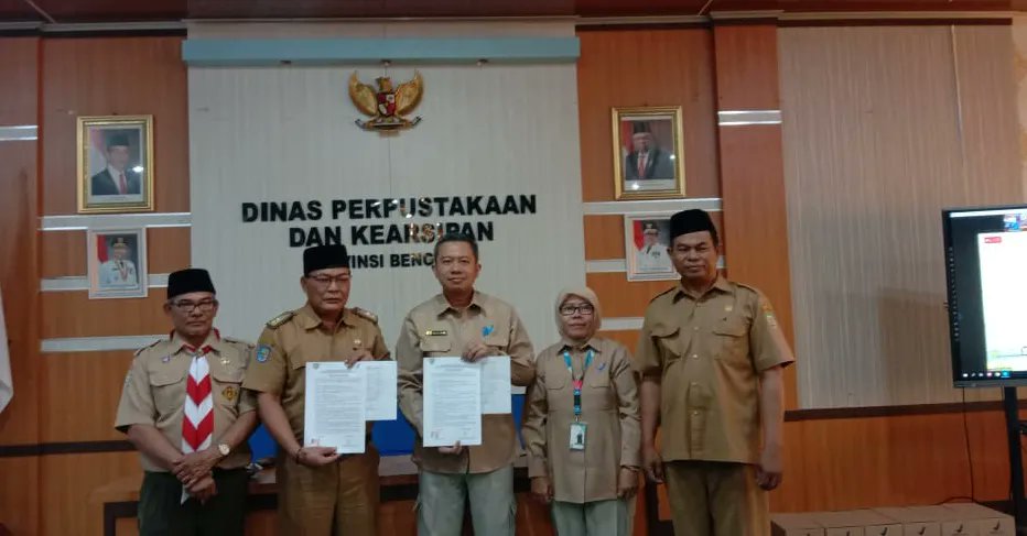 DPKprovbengkulu's tweet photo. Bengkulu - Dinas Perpustakaan dan Kearsipan (DPK) Provinsi Bengkulu menerima penyerahan Arsip Statis dari Badan Pengawas Obat dan Makanan (BPOM) yang bertempat di Aula lantai 3 DPK Provinsi Bengkulu, Selasa (14/11).

#salamarsip #salamliterasi #arsip #arsipstatis #penyerahanarsip https://t.co/Uo2tRmxGRY