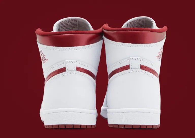SoleRetriever's tweet image. FIRST LOOK: The Air Jordan 1 High 85 Metallic Team Red

🗓️ February 16th
📝 BQ4422-161 (men)
💵 $200 (men)