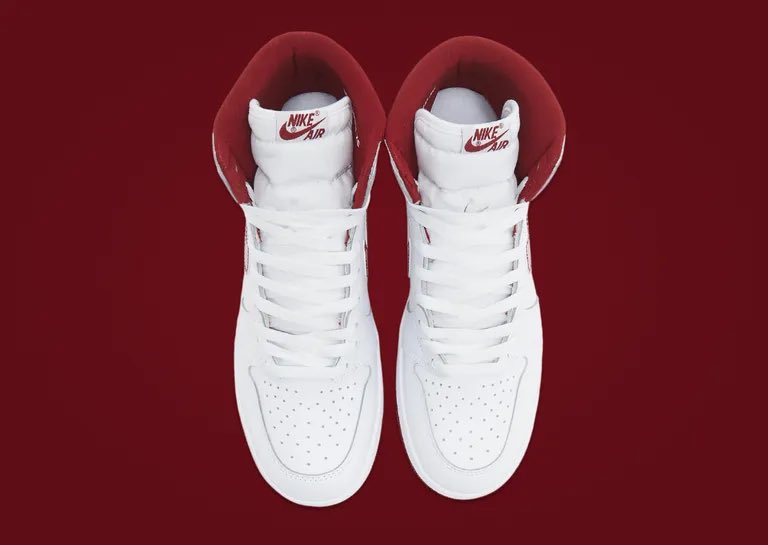 SoleRetriever's tweet image. FIRST LOOK: The Air Jordan 1 High 85 Metallic Team Red

🗓️ February 16th
📝 BQ4422-161 (men)
💵 $200 (men)