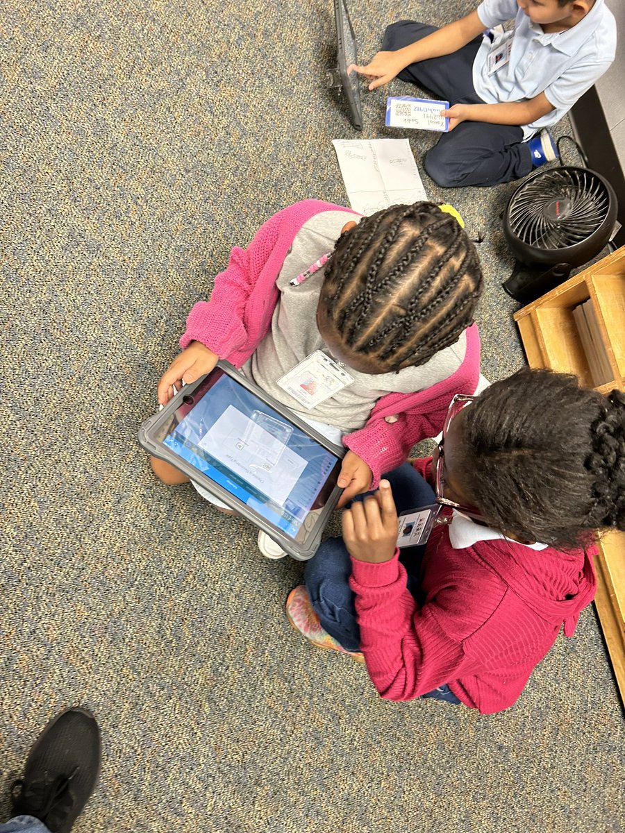 MsHannahRocks's tweet photo. First grade teacher Ms Anderson including technology and Schoology in her Reading lesson and assignment today. #GAMEOnMahanay #TechnologyTuesday @MahanayStars @AJ_bossbabe https://t.co/6kTDhtDDTp