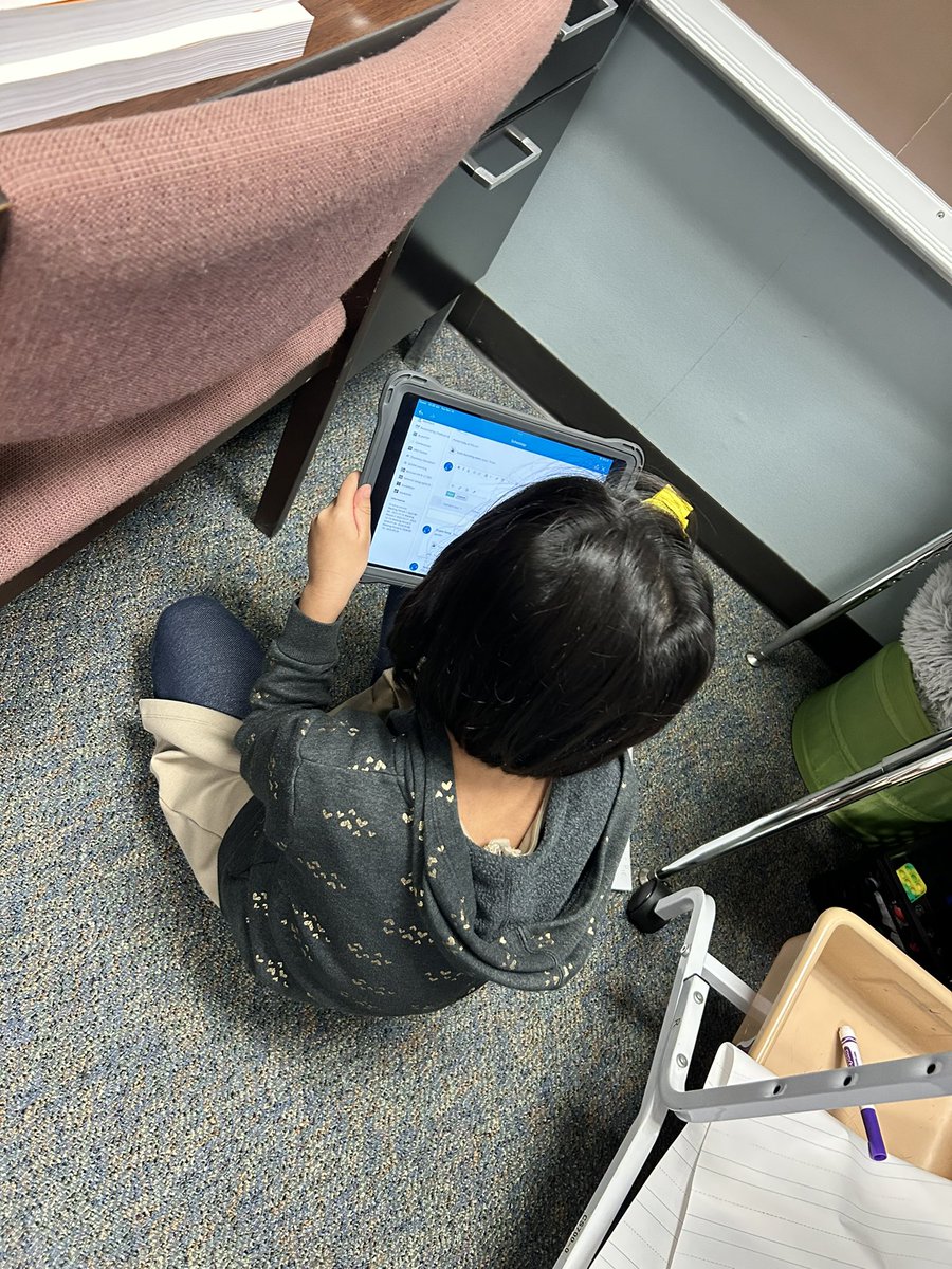 MsHannahRocks's tweet photo. First grade teacher Ms Anderson including technology and Schoology in her Reading lesson and assignment today. #GAMEOnMahanay #TechnologyTuesday @MahanayStars @AJ_bossbabe https://t.co/6kTDhtDDTp