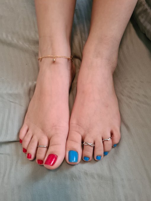 Multi colored toes anyone? 🤭 https://t.co/CyK3D8PQf6