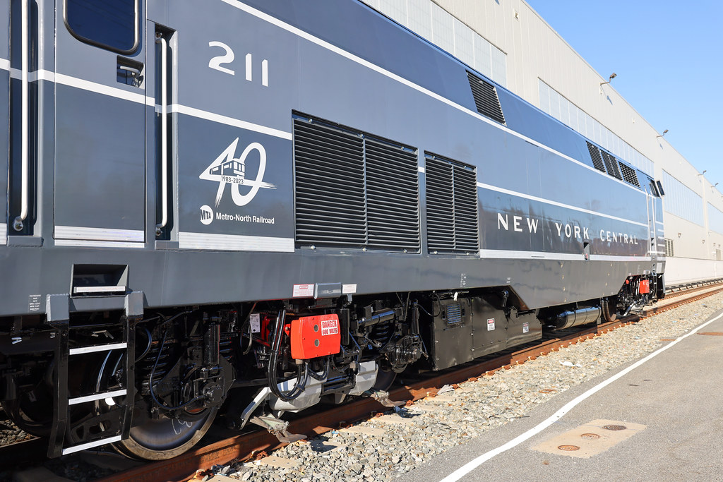 丹生明里 サイン入り Happy train2023 丹生明里 サイン入り Happy train2023 Amtrak to add 2nd