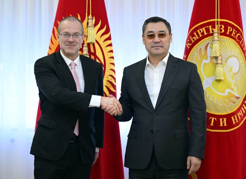 Today I met Kyrgyzstan's President H.E. Sadyr Japarov &amp; thanked him for prioritizing health by:

🔴increasing the health budget &amp; salaries of the health workforce, and 

🔴supporting quality primary health care with focus on remote mountainous areas.