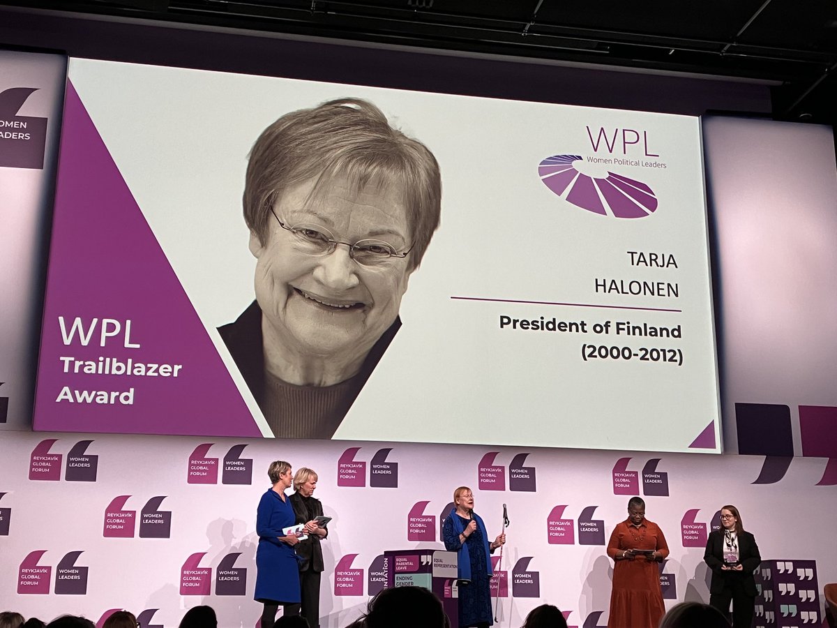 Former President of Finland Tarja Halonen receives the Traiblazer Award of Women Political Leaders in Reykjavik @ReykjavikGlobalForum