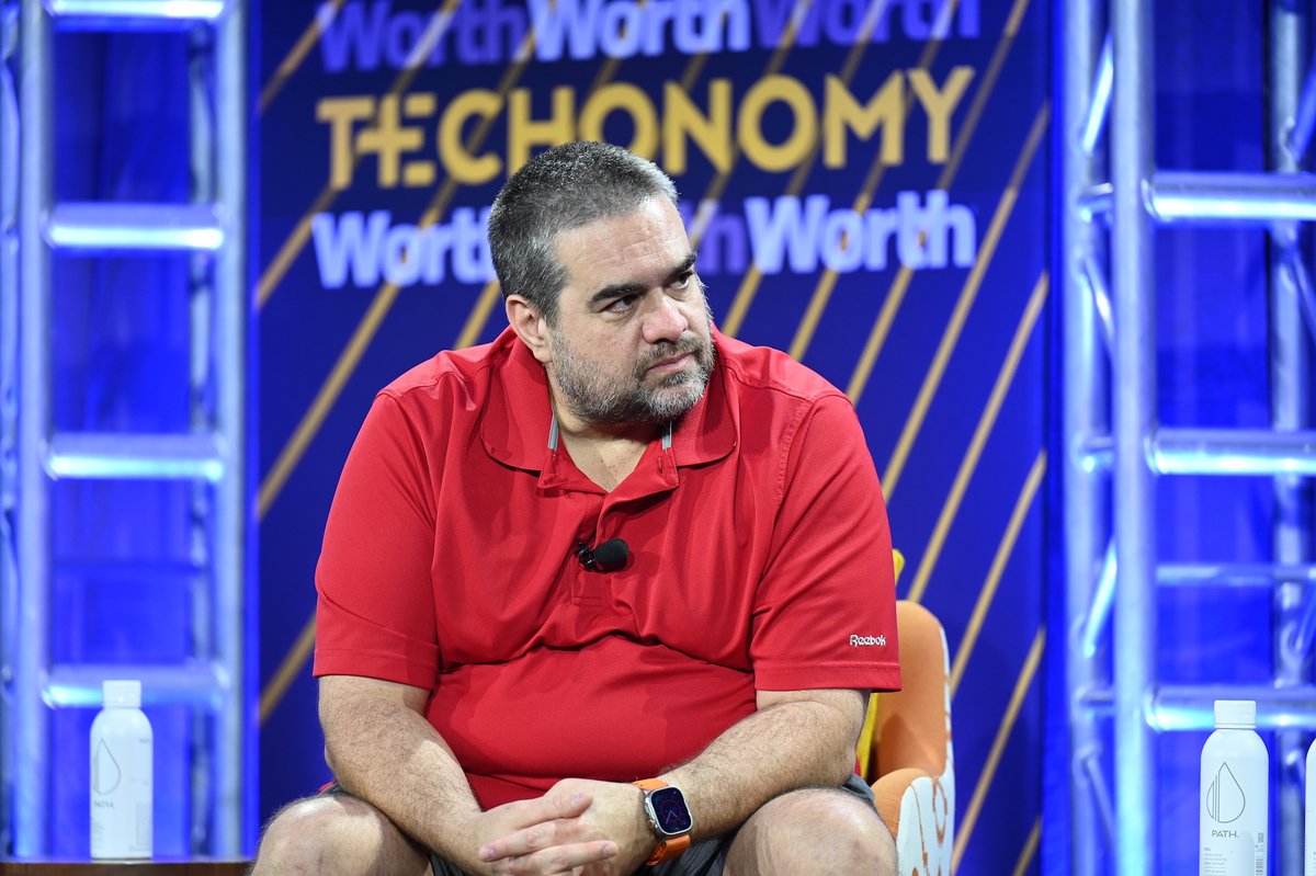 techonomy's tweet image. Jonathan Taylor (Zendicate Ventures),  @PhotonicsJason (@luminartech), and @ChaktiToleti (@caredotai) discussed how their companies are utilizing AI in Orlando  with Juan Santos (Tavistock Development Company) at #Techonomy23