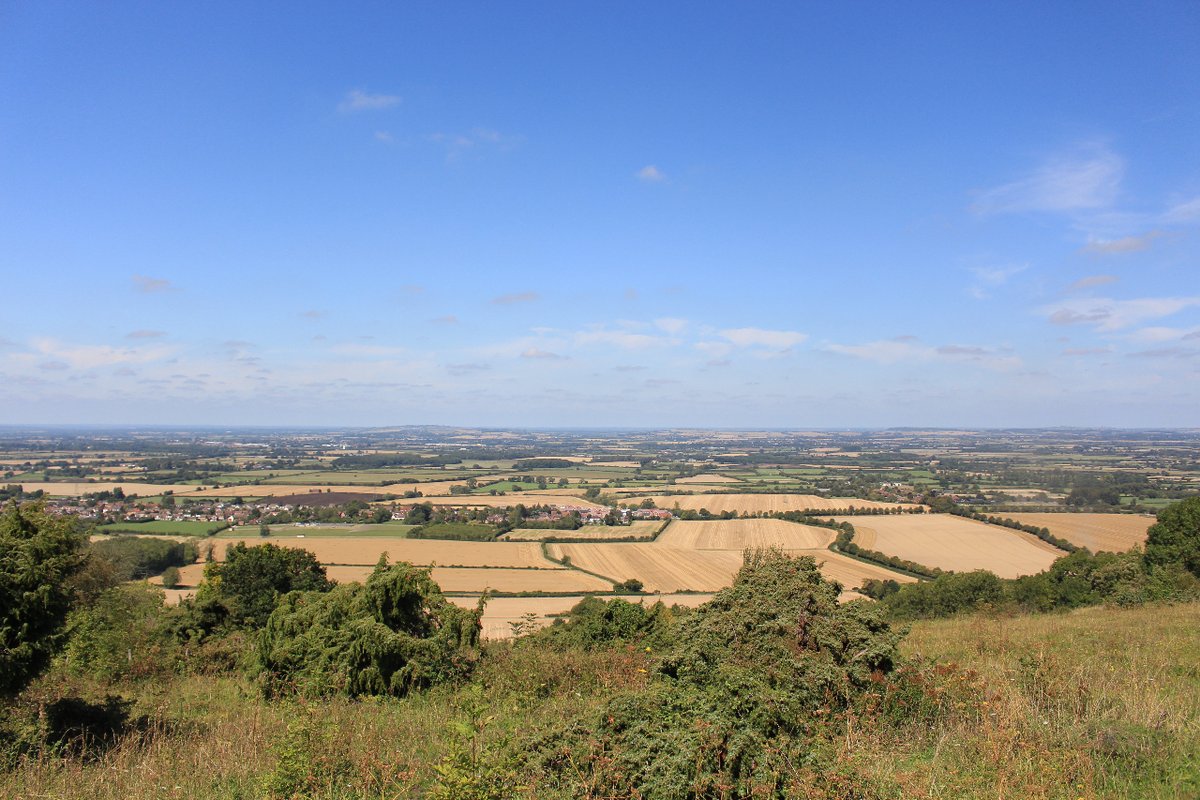A recent planning appeal decision for up to 150 dwellings on the northern edge of Chinnor has been refused by the planning inspector who presided over a recent planning inquiry. Find out more ➡️bit.ly/49LLlRg 📍 View from Chinnor Hill 📸 S. Johansen