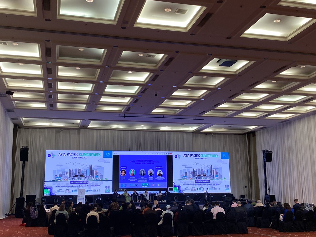 cilunaaaaaa's tweet photo. Late post. #APCW2023 day-2. Intergenerational dialogue echoes the vital role of knowledge transfer and amplifying youth voices—building a stronger, inclusive foundation for addressing the climate crisis. https://t.co/jBjQ03uMhJ