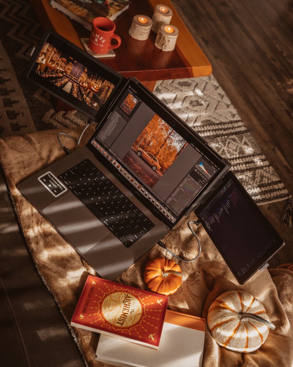 my_xebec's tweet image. Who needs an office when you&apos;ve got this cozy work from home setup? 🍁🖥️

#portablemonitor #xebec #triscreen