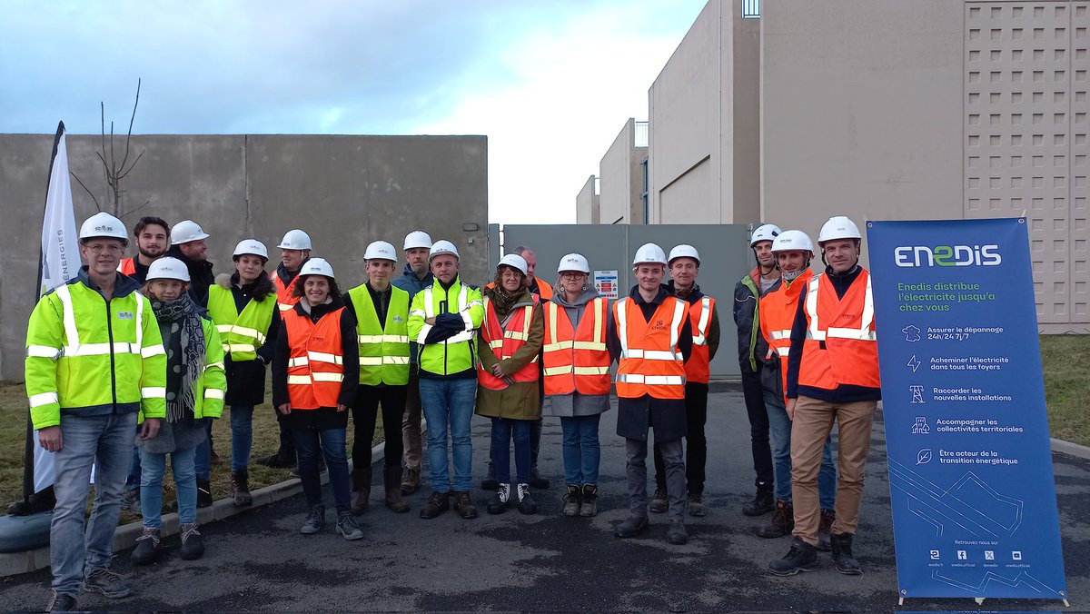 david_richardi's tweet photo. #Enedis présente le fonctionnement du poste source TIZE aux élus d'Ille et Vilaine et au SDE35. Ouvrage de dernière génération destiné à  accompagner la #transitionénergétique et accueillir les nouveaux usages de l'électricité #mobilitélectrique #enr . https://t.co/GdCV5W4W5u
