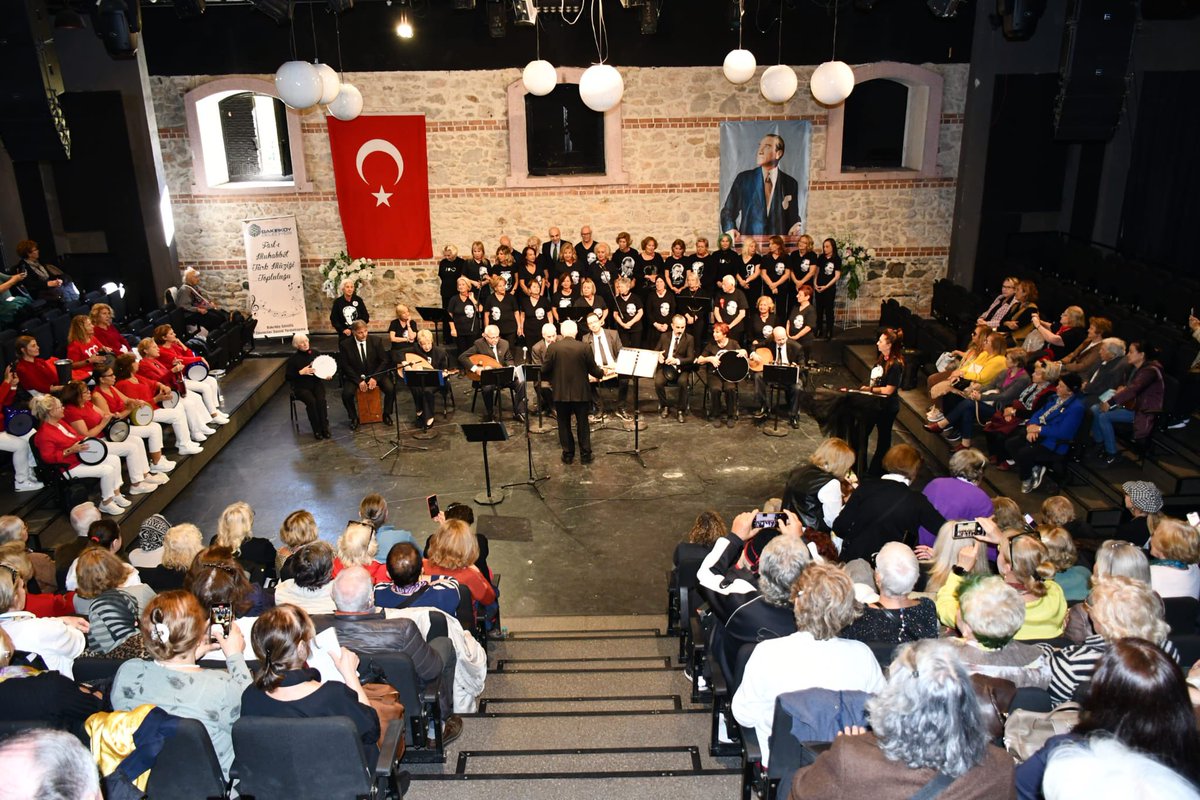 DrKerimoglu's tweet photo. Gönüllü Çevreciler Derneği'nin düzenlediği Fasl-ı Muhabbet Türk Müziği Topluluğu konserine katıldık. Dostlarımızın her zamanki sıcak ilgi ve desteklerine teşekkür ediyor, çalışmalarında başarılar diliyorum. https://t.co/vFlUlnxafH