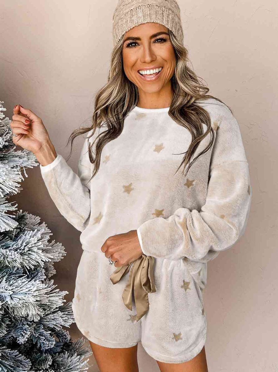 Wrap yourself in winter magic with our star-print lounge set – cozy vibes guaranteed. bitly.ws/32iyN
#peachmimosastyle #loungewear #casualvibes #cozy #onlineshopping #holidaystyle #newarrivals #shopsmall