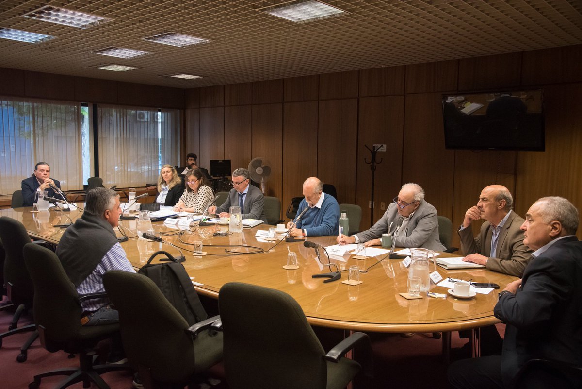 @CesarVega_Peri @tatoviviano La Comisión de Ganadería, Agricultura y Pesca se reunió hoy para tratar asuntos a estudio y para recibir al productor agropecuario Luis Carlos Zuluaga Barañano.