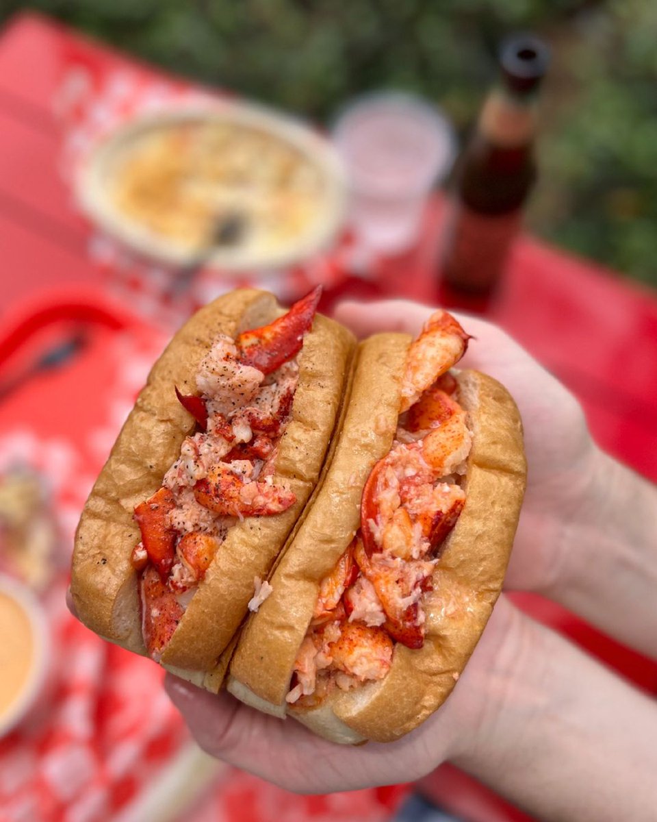 Do you tend to feel cooped up during the holidays? Take a quick road trip! Our suggestion: National Harbor. 

Find out how to make the most of two free hours of parking: buff.ly/3QUEk9i