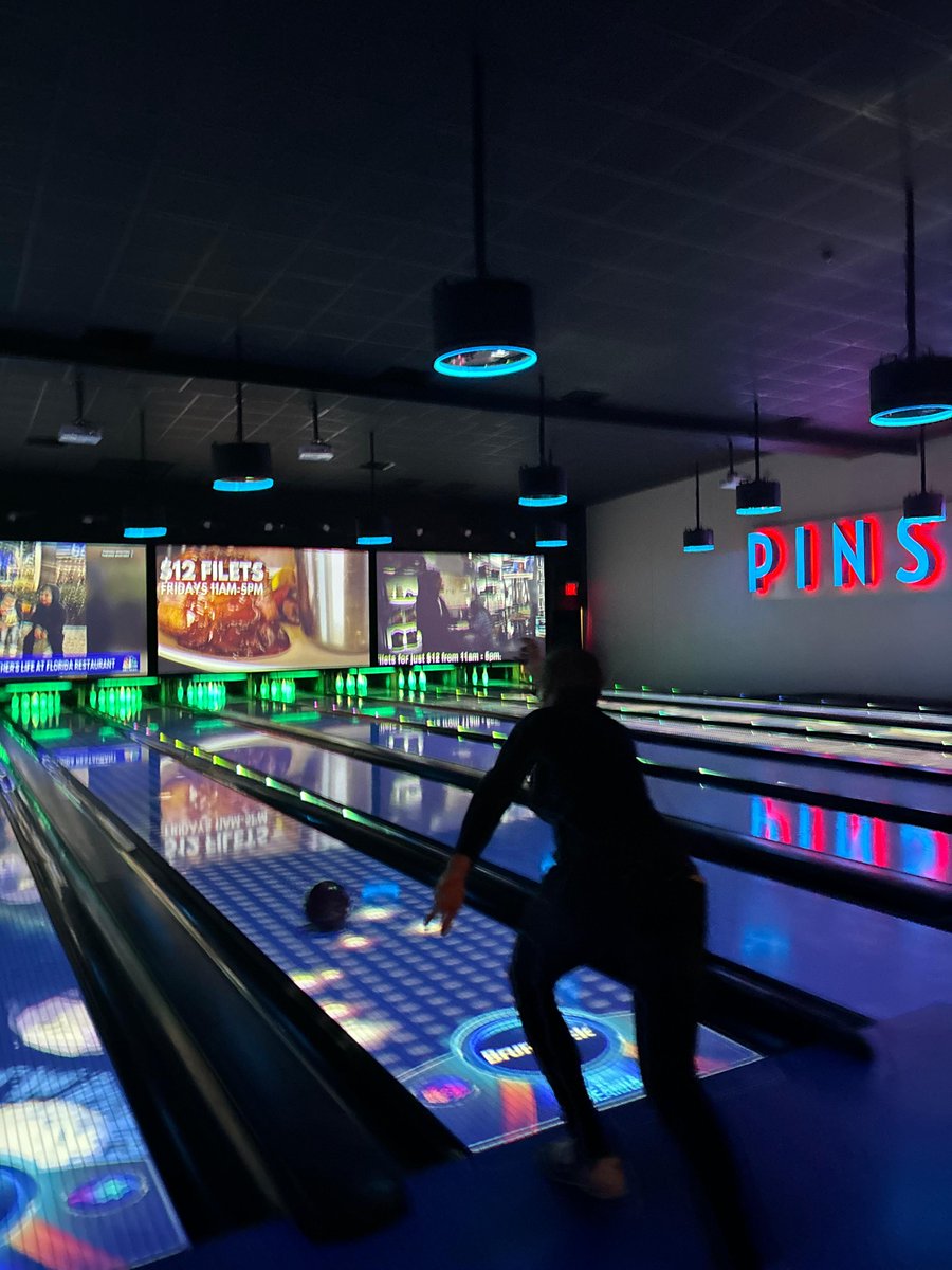 The Dallas office had a blast at their annual Fall Fling as they hit the bowling lanes at Pinstack! While bowling strikes, spares and splits, Dallas Pierponters built team spirit, enjoyed friendly competition, and strengthened their workplace connections! 🎳  #PierpontDallas