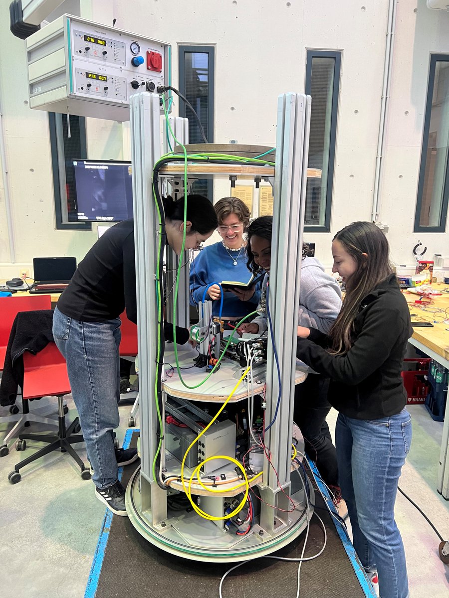 8th round awardee of #DropTES, #Veragravitas an all-female team from @UdeA🇨🇴 arrived at Bremen👩‍🚀

They will test autonomous soldering under #microgravity for the next 2 weeks at @ZARM_de. 

Stay tuned for more updates!

#AccSpace4All #Space4SDGs