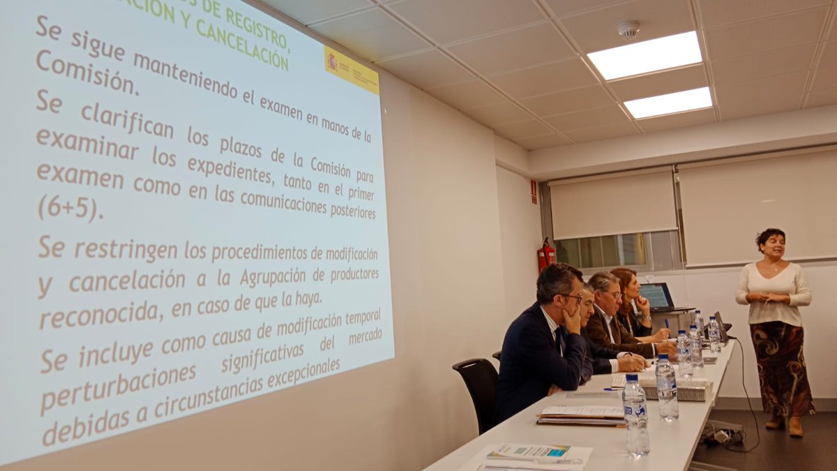 Esta mañana hemos asistido a la Asamblea de Origen España donde hemos informado a las Denominaciones de Origen e Indicaciones Geograficas Protegidas de la nueva legislacion europea sobre Indicaciones Gegráficas en la que estamos trabajando como presidencia del consejo de la UE.
