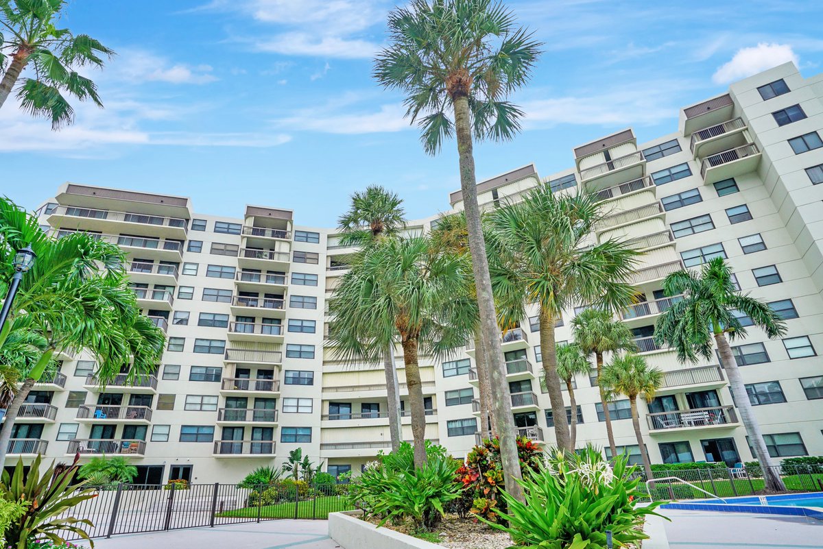 JMPhillipsGroup's tweet image. Don’t miss this great opportunity!! Price Improvement on this Beautiful 2BR/2BA waterfront condo  in Pompano's The Voyager 🏡

#priceimproved #selleragent #listing #realestate #kellerwilliams #southflorida #jmphillipsgroup