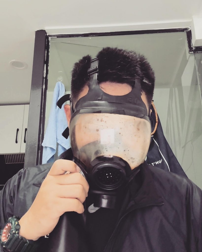 gdl6I0ClbG9JaLa's tweet photo. π€¨π€¨π€¨#gasmask #gasmaskfetish #gasmasks #gasmaskphotography #breathplayfetish #breathplaymask #breathplayhood https://t.co/8fcEVbcJ0A