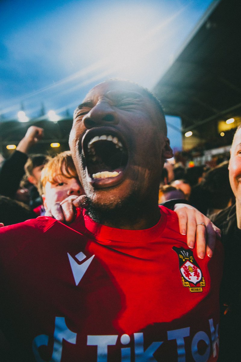 glorymag_'s tweet image. Congrats to @theomcinnes, whose shot of @Wrexham_AFC’s Aaron Hayden has been shortlisted for this year’s Portrait of Britain. This, amongst some other incredible shots from their promotion night is available to buy in our limited Wrexham photozine: glory.studio/shop/glory-pho…