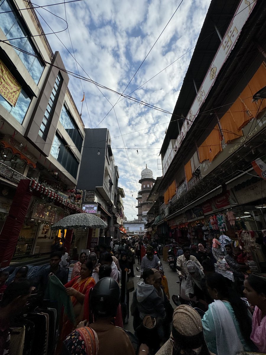 pankajnaraain's tweet image. Over #crowded  v/s  Over #clouded