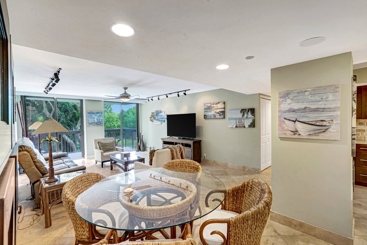 JMPhillipsGroup's tweet image. Don’t miss this great opportunity!! Price Improvement on this Beautiful 2BR/2BA waterfront condo  in Pompano's The Voyager 🏡

#priceimproved #selleragent #listing #realestate #kellerwilliams #southflorida #jmphillipsgroup