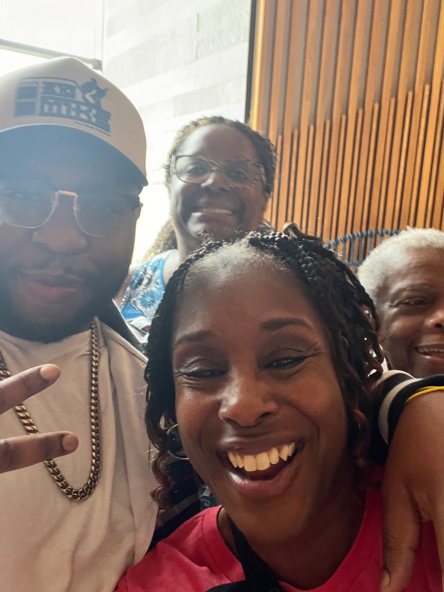 Attended concert and was beyond entertained by the extraordinary, talented artist, <a href="/bigmike2987/">BIG MIKE HART</a>. If you don’t know him, you better check him out. Simply amazing!