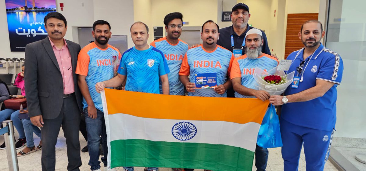 kbfc_manjappada's tweet photo. Manjappada extends a heartfelt welcome to the Indian Football Team in Kuwait for the World Cup qualifiers..! ⚽️

Despite differences, when it's about the nation on the international stage, Manjappada stands united. 🇮🇳⚽

#IndianFootball #Manjappada
#MenInYellow https://t.co/dHjNe1fn5x