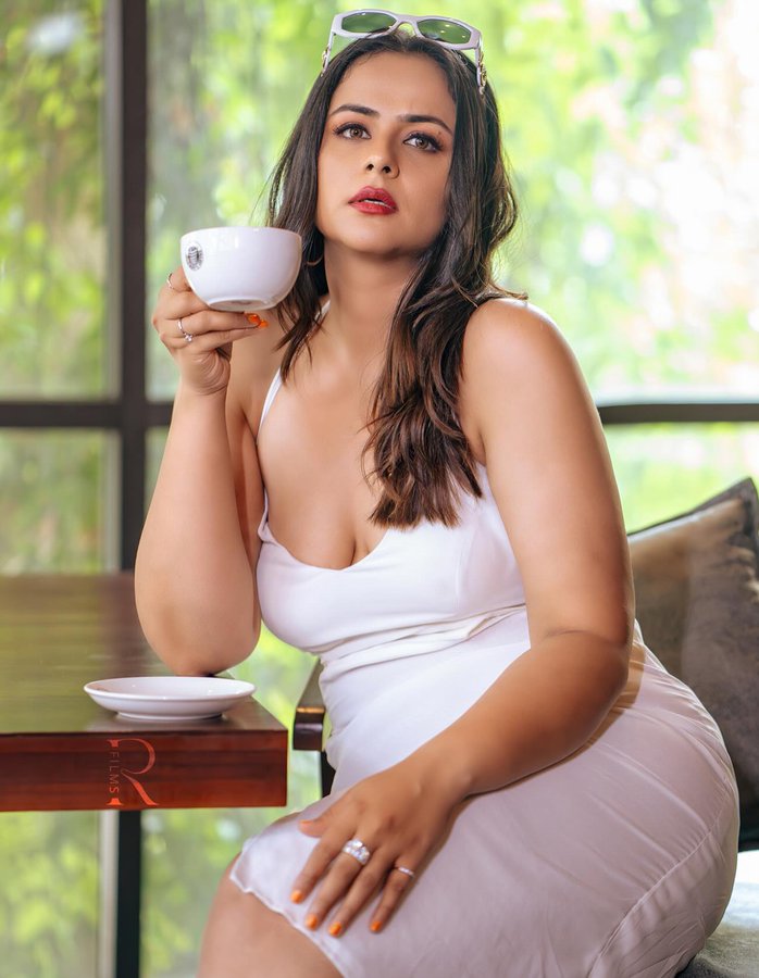 F-6RraIWgAAuBGG?format=jpg&name=900x900