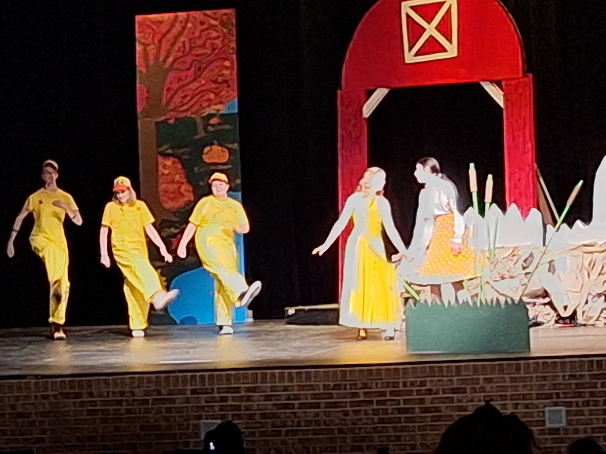 ms_gurule's tweet photo. Thank you Berkner High @bhsstem for an amazing show π π π
#berkner
#Drama https://t.co/ItjlxCEI3i
