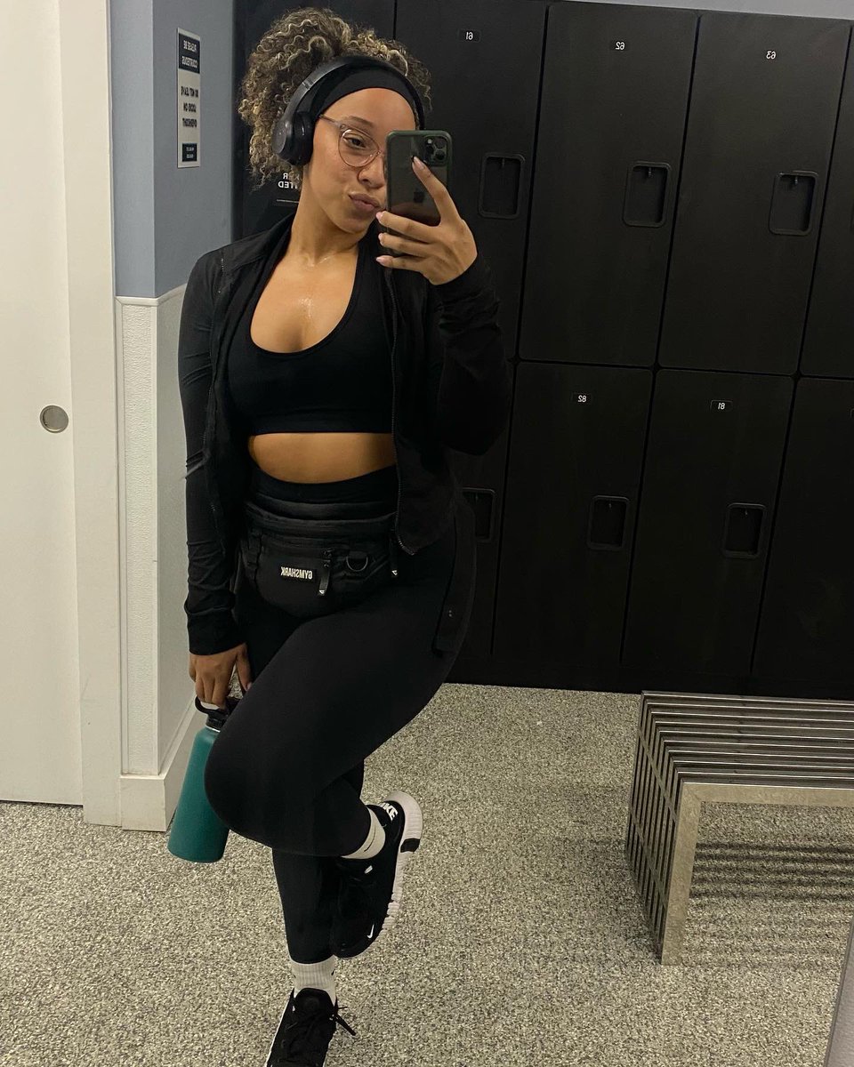 samm_iris's tweet photo. 6am workouts > https://t.co/Zx2N851v86