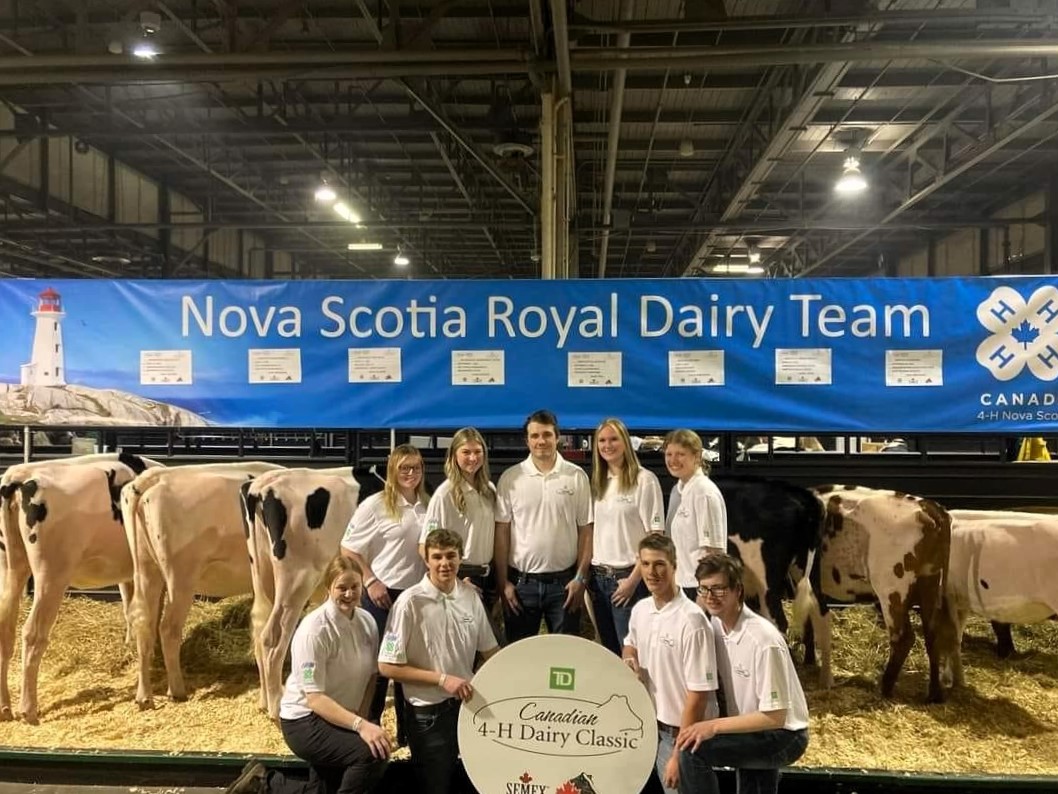 We recently had the pleasure of sponsoring 4-H member Emily Moxsom of High Country Holsteins along with the NS Dairy Team to attend the Royal Agricultural Winter Fair in Toronto. Congratulations to the Team! 🎉